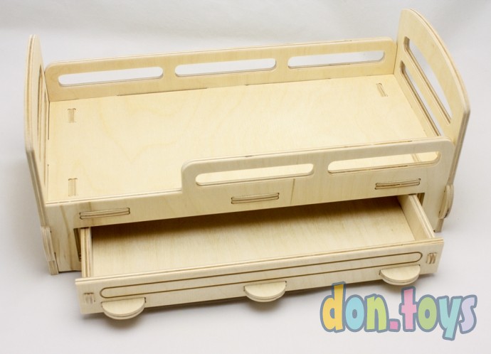 Деревянная кроватка для кукол типа Барби с выдвижным ящиком, фото 5