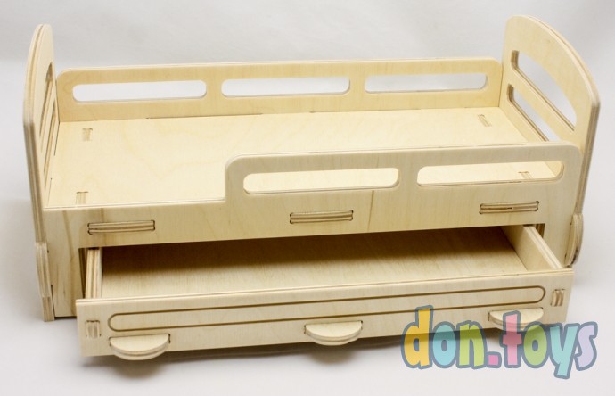 Деревянная кроватка для кукол типа Барби с выдвижным ящиком, фото 1