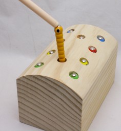 ​Магнитная игра "Поймай червячка" в деревянном сундуке
