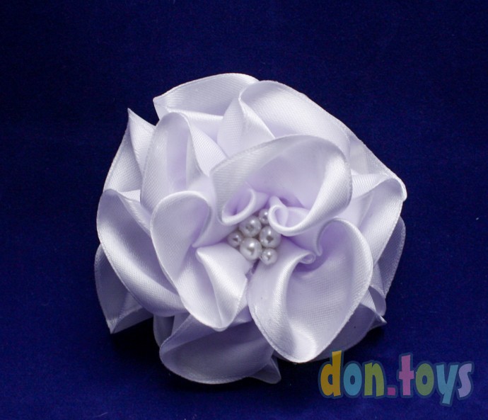 ​Резинка для волос объемный белый цветок с серединкой из бусин, 1 шт, фото 3