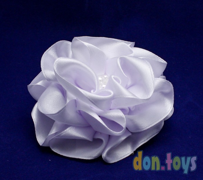 ​Резинка для волос объемный белый цветок с серединкой из бусин, 1 шт, фото 2