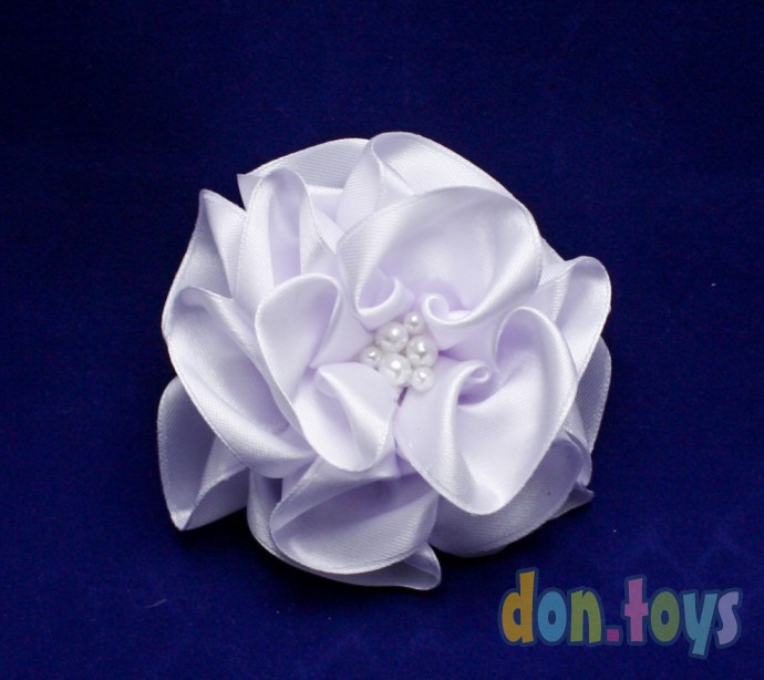 ​Резинка для волос объемный белый цветок с серединкой из бусин, 1 шт, фото 1