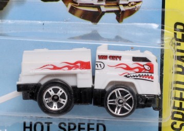 ​Машинка белая гнущаяся "Kutch Whells" для треков и паркингов "Kutch Whells"